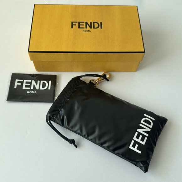Fendi Empty Sunglasses Case, soft pouch case and cleaning cloth - Picture 5 of 6
